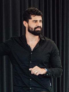Cícero Alves explicando na lousa