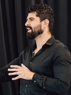 Cícero Alves falando para a turma